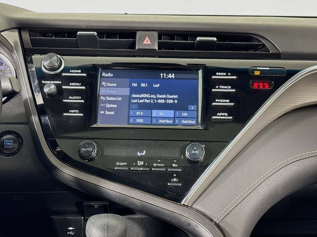 Used 2018 Toyota Camry SE w/ Moonroof Package FWD image 12