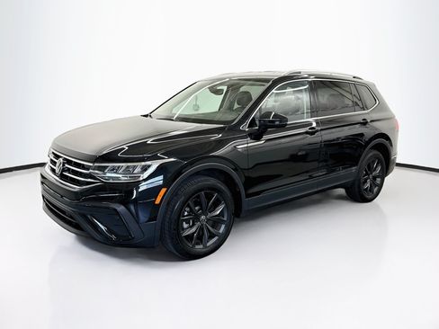 Used 2023 Volkswagen Tiguan SE FWD image 3