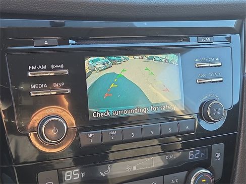 Used 2015 Nissan Rogue SV image 18