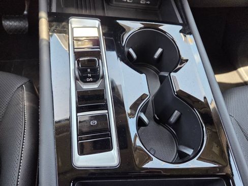Used 2025 Volkswagen Atlas SE AWD/4WD image 18