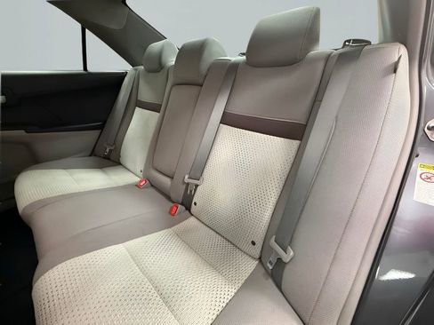Used 2014 Toyota Camry L image 10