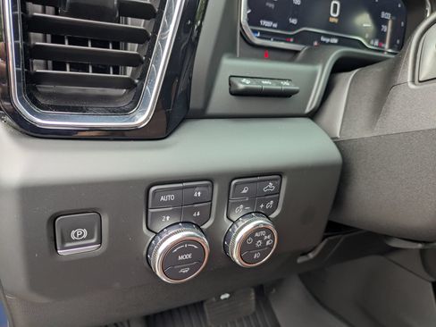 Used 2025 GMC Sierra 2500 Denali Ultimate AWD/4WD image 17