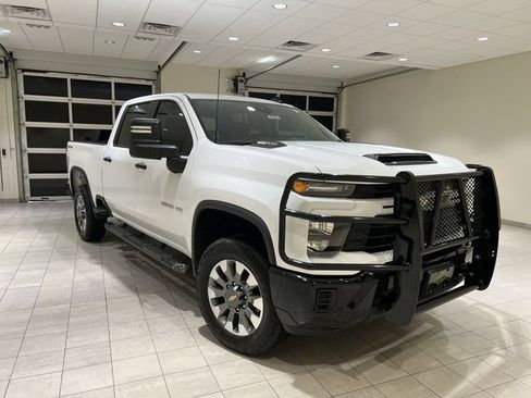 Used 2025 Chevrolet Silverado 2500 Custom w/ Custom Convenience Package AWD/4WD image 7