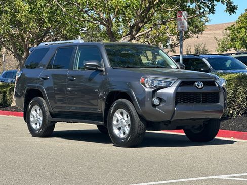 Used 2018 Toyota 4Runner SR5 AWD/4WD image 8