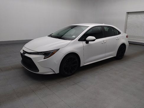 Used 2021 Toyota Corolla LE FWD image 2