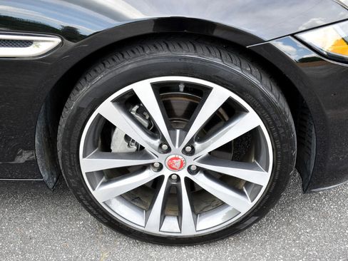 Used 2019 Jaguar XE Prestige image 12