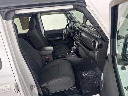 Used 2021 Jeep Gladiator Sport image 10
