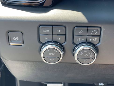 New 2026 GMC Sierra 1500 AT4 w/ AT4 Premium Package AWD/4WD image 22