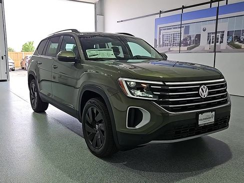 New 2026 Volkswagen Atlas SE FWD image 2