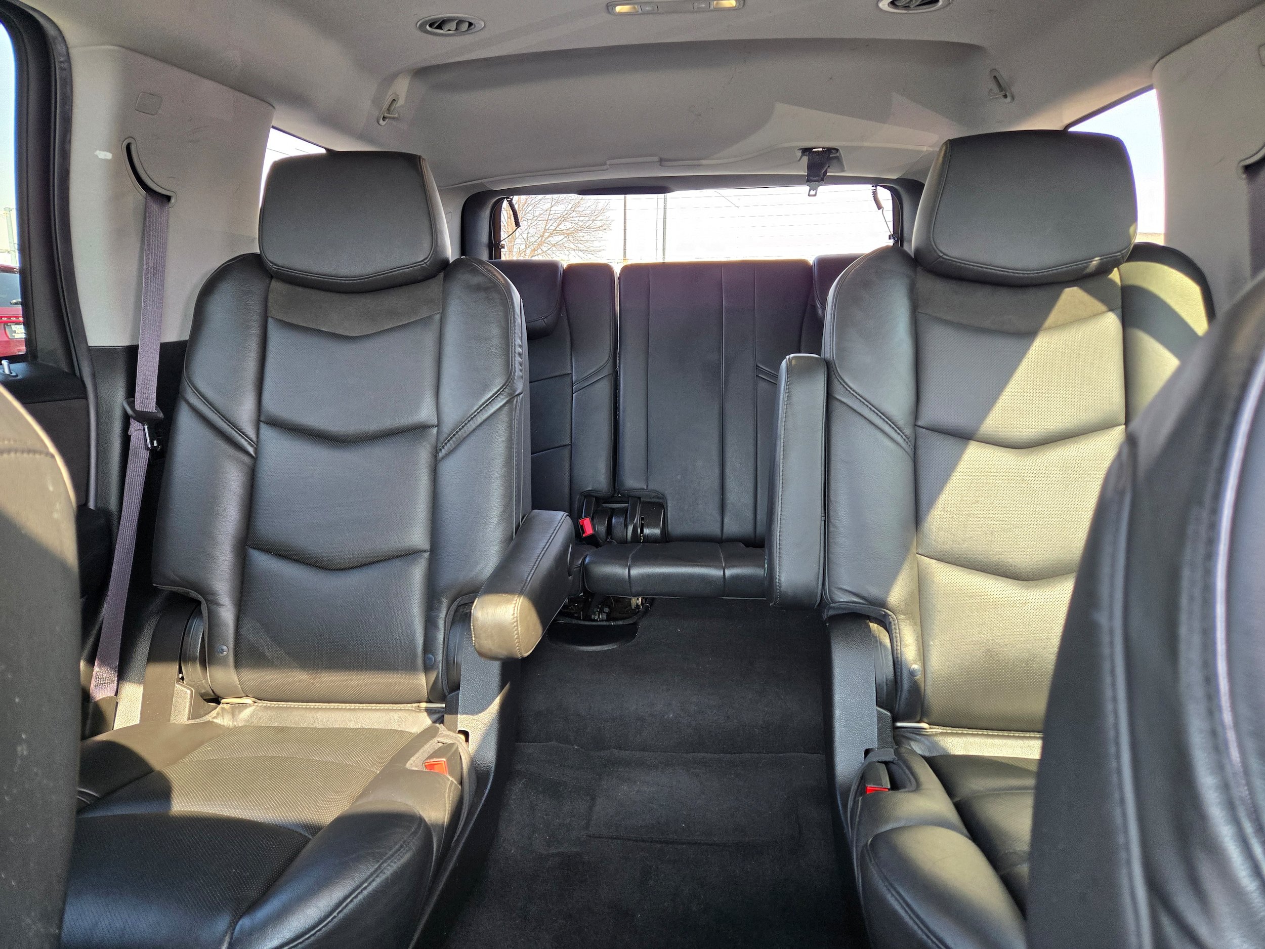 Used 2017 Cadillac Escalade Luxury AWD/4WD image 9