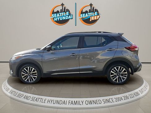 Used 2022 Nissan Kicks SR FWD image 2