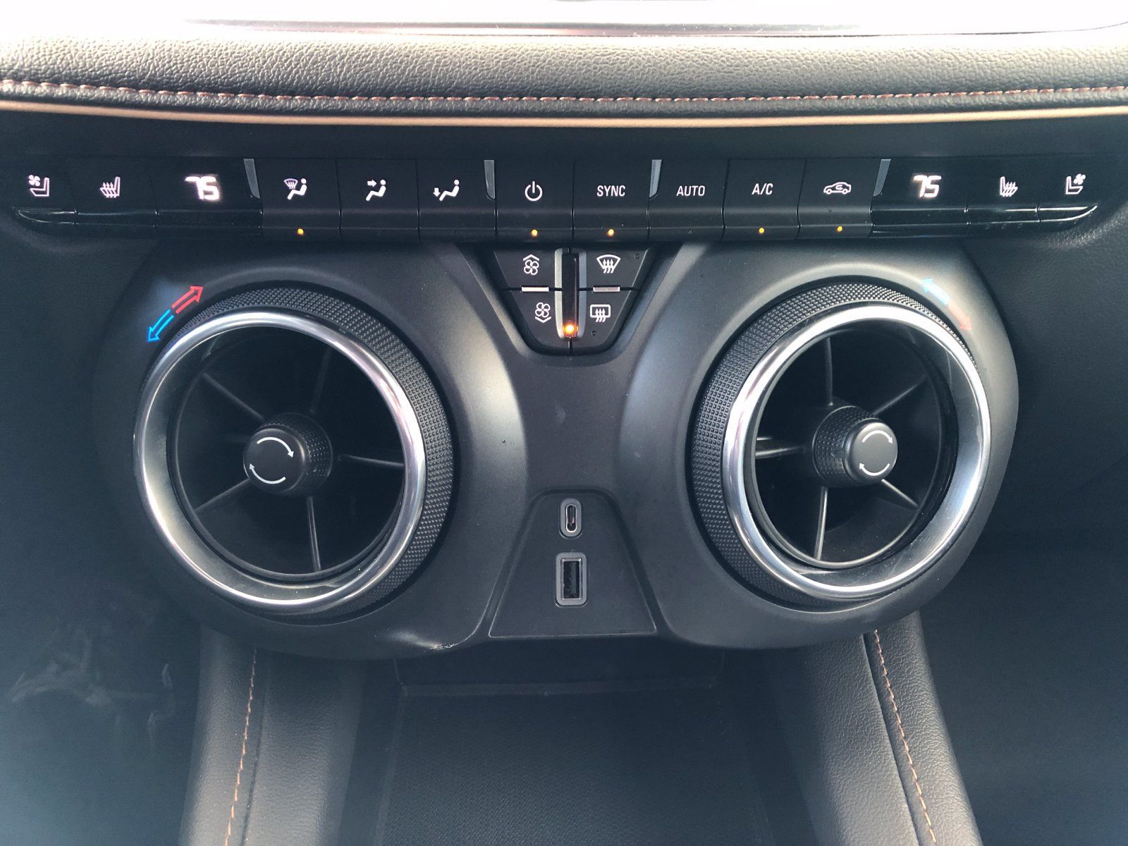 Used 2020 Chevrolet Blazer Premier FWD image 26