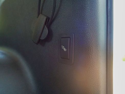 Used 2019 Chevrolet Suburban Premier AWD/4WD image 40