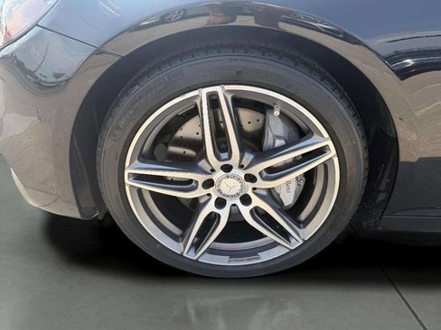 Used 2017 Mercedes-Benz E 300 4MATIC image 21