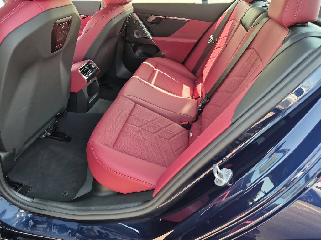 Certified 2026 BMW i5 M60 w/ M Sport Package RWD image 34