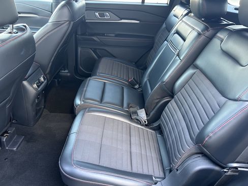 Used 2025 Ford Explorer ST-Line w/ ST-Line Street Pack AWD/4WD image 18