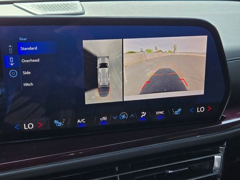 Used 2025 Chevrolet Traverse Z71 w/ Enhanced Driving Package image 24