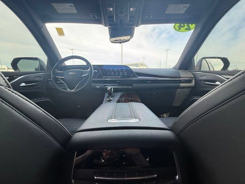 Certified 2024 Cadillac Escalade Premium Luxury w/ Performance Package AWD/4WD image 24