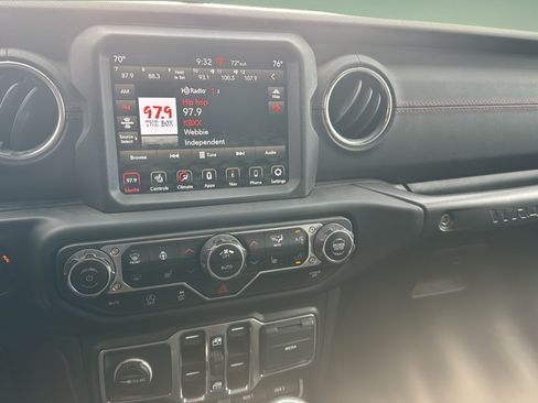 Used 2021 Jeep Wrangler Unlimited Rubicon AWD/4WD image 11