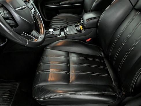 Used 2019 Chrysler 300 S RWD image 17