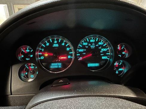 Used 2007 Chevrolet Suburban LT w/ LT Preferred Equipment Group AWD/4WD image 34