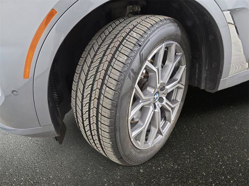 Certified 2024 BMW X7 xDrive40i w/ Premium Package image 35