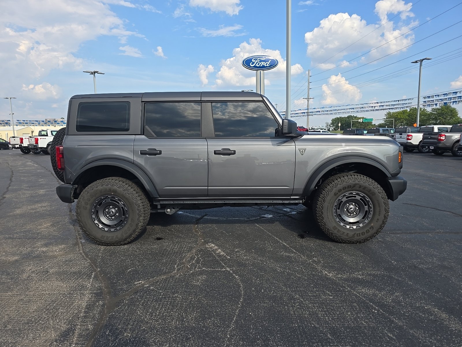 Used 2025 Ford Bronco 4-Door w/ Sasquatch Package AWD/4WD image 4