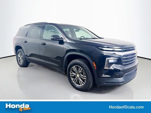 Used 2025 Chevrolet Traverse LT AWD/4WD image 1