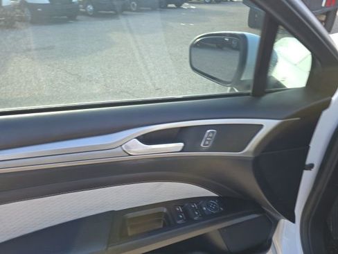 Certified 2020 Ford Fusion SE w/ Equipment Group 151A image 9