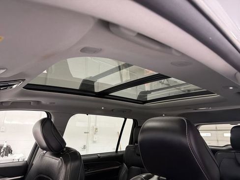 Used 2022 Jeep Grand Cherokee L Limited w/ Luxury Tech Group II image 26