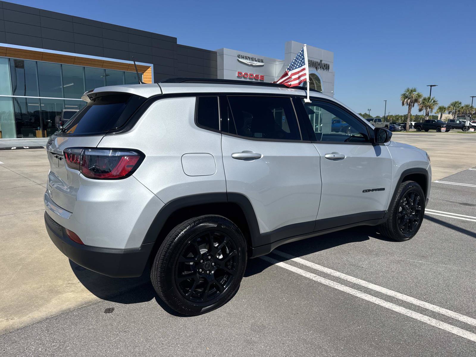Used 2026 Jeep Compass Latitude AWD/4WD image 7