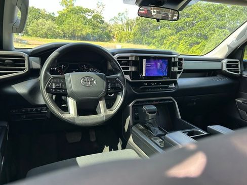 Used 2022 Toyota Tundra SR5 w/ SR5 Convenience Package AWD/4WD image 12