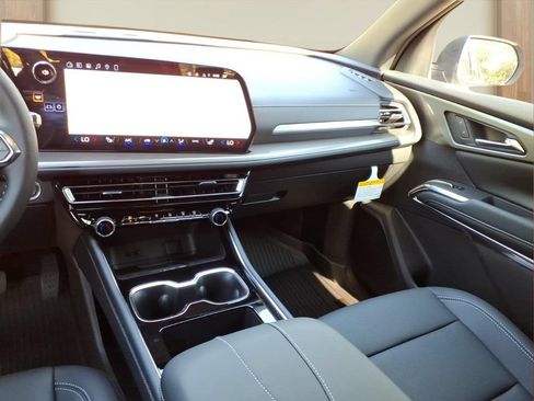 New 2026 Chevrolet Traverse LT w/ Driver Confidence Package FWD image 22
