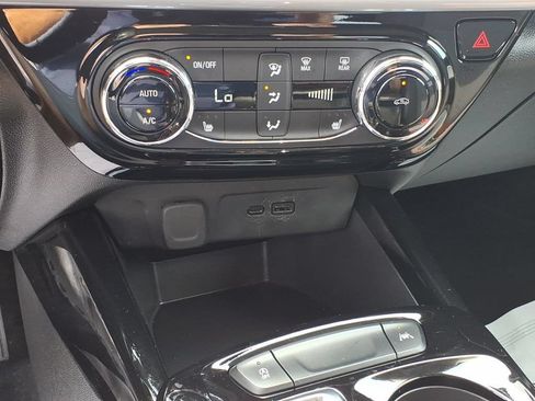 Used 2024 Chevrolet Trax LT w/ Driver Confidence Package FWD image 18
