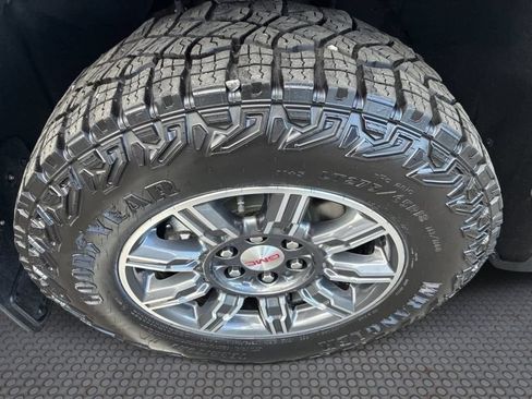 Used 2024 GMC Sierra 1500 AT4 w/ Technology Package AWD/4WD image 15
