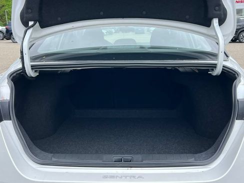 New 2025 Nissan Sentra SR FWD image 33