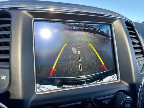 Used 2018 Jeep Grand Cherokee Limited w/ Luxury Group II image 16