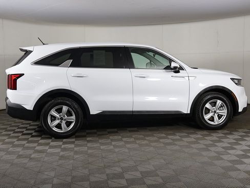 Used 2023 Kia Sorento LX image 17