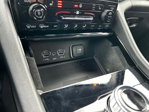 Used 2022 Jeep Grand Cherokee Laredo w/ Luxury Tech Group I AWD/4WD image 29