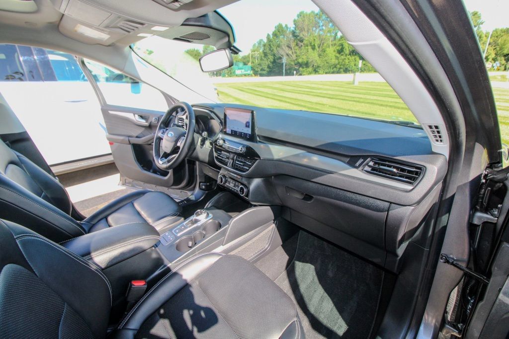 Used 2022 Ford Escape Titanium w/ Class II Trailer Tow Package AWD/4WD image 17
