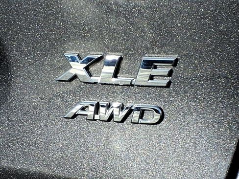 Used 2023 Toyota RAV4 XLE Premium image 8