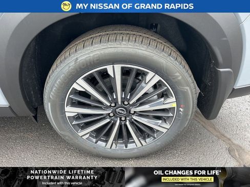 New 2026 Nissan Pathfinder Platinum AWD/4WD image 9