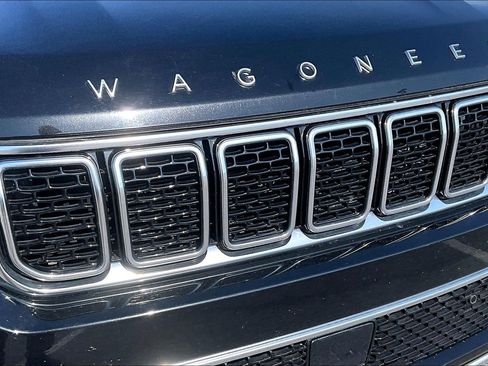 Used 2024 Jeep Wagoneer L Series II w/ Flexible Seating Group AWD/4WD image 34