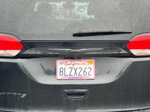 Used 2019 Chrysler Pacifica Touring Plus w/ S Appearance Package image 16