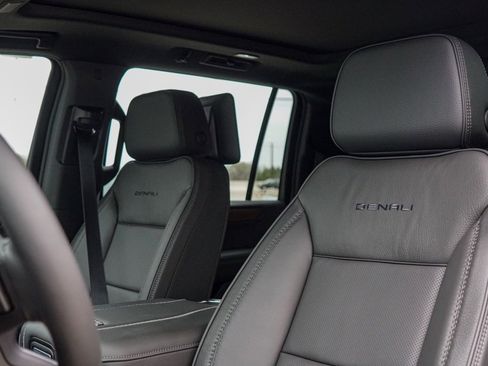 New 2026 GMC Yukon XL Denali w/ Denali Reserve Package image 10