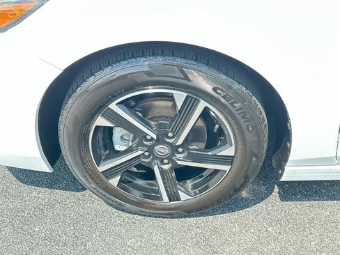 Used 2024 Nissan Sentra SV FWD image 24