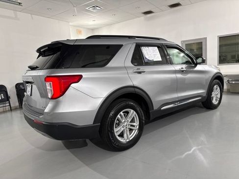Used 2022 Ford Explorer XLT w/ Equipment Group 202A AWD/4WD image 15