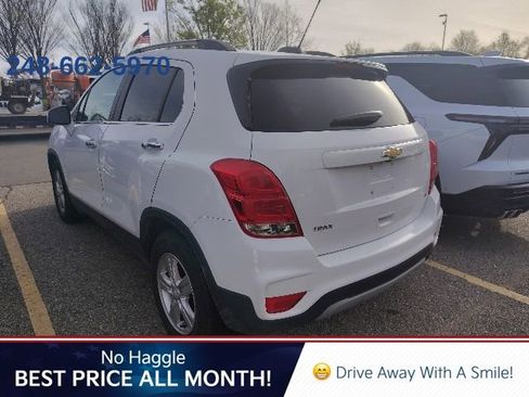 Used 2020 Chevrolet Trax LT w/ LT Convenience Package FWD image 2