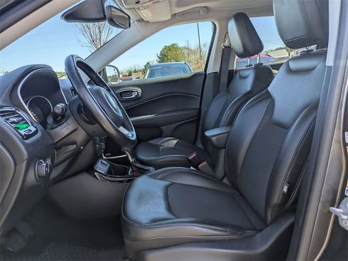 Used 2019 Jeep Compass Latitude FWD image 19