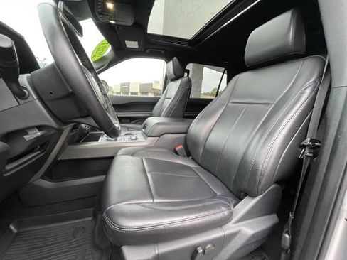 Used 2021 Ford Expedition XLT image 11